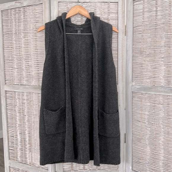 Tahari gray sweater vest XS - Picture 4 of 9